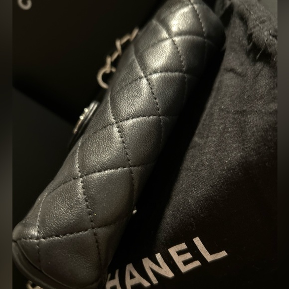 "CHANEL Black Quilted Lambskin Pouch-on-Chain with unbranded chain 🔥 RARE - Picture 4 of 7